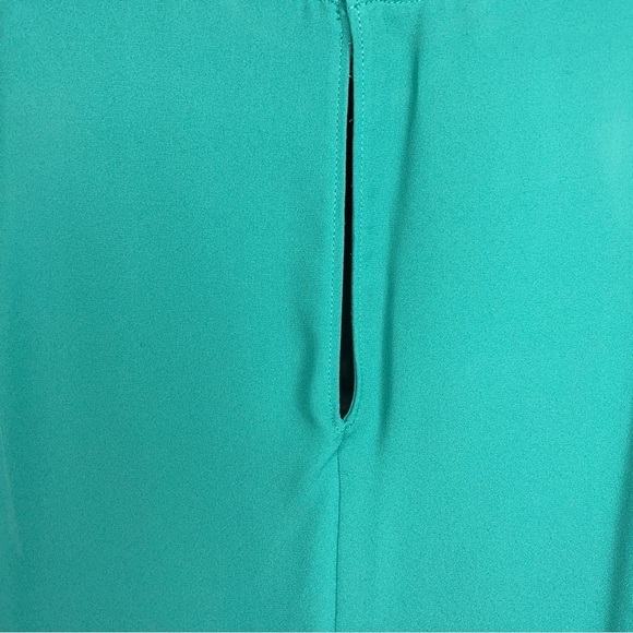 SMALL LUSH GREEN SLEEVELESS BLOUSE LIGHTWEIGHT VIBRANT ROUND NECKLINE - Picture 9 of 11